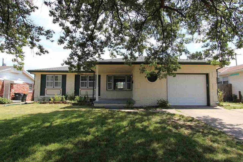 8005 E Clay St, Wichita, KS 67207