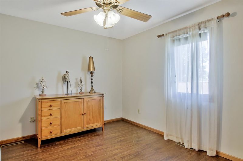 100 Wheatridge Dr, Newton, KS 67114