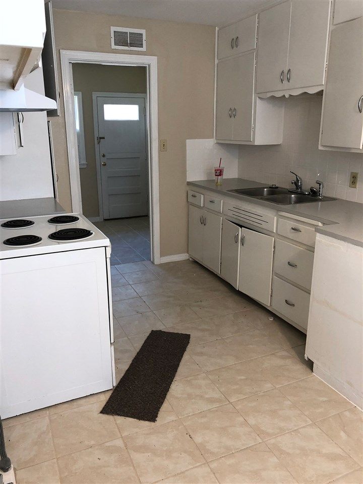 4912 E Morris St, Wichita, KS 67218
