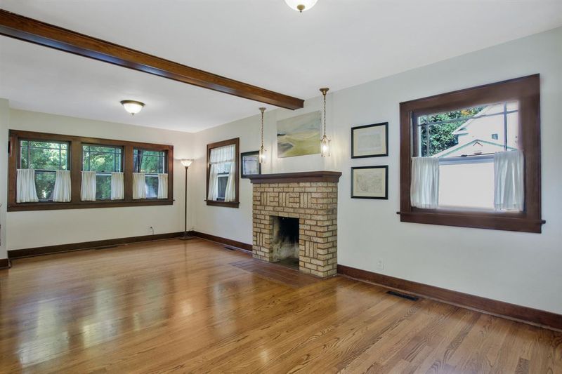 715 E 6th St, Newton, KS 67114