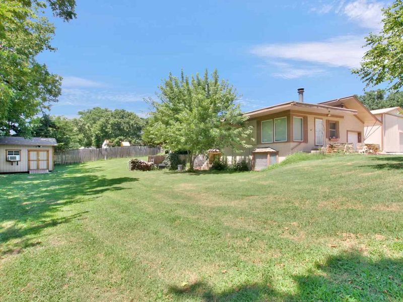 231 S Wayne, Haysville, KS 67060
