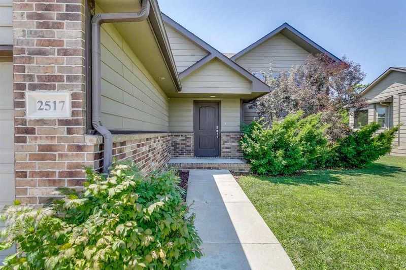 2517 N Sandstone St, Andover, KS 67002
