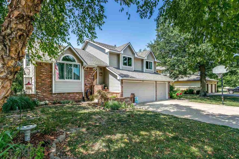 2001 E Countryview Dr, Derby, KS 67037