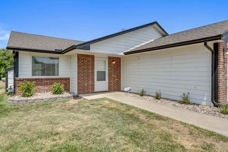 830 E Plantation Ct, Maize, KS 67101