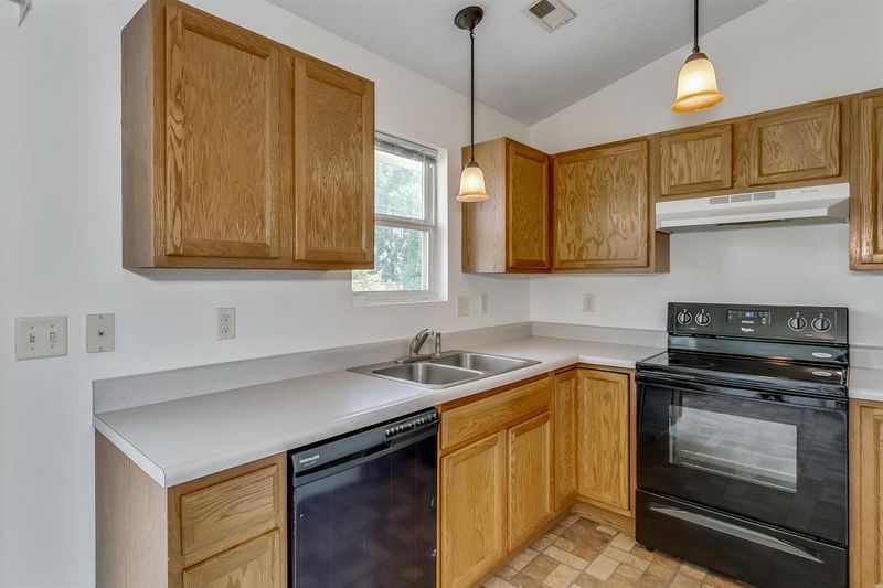 830 E Plantation Ct, Maize, KS 67101