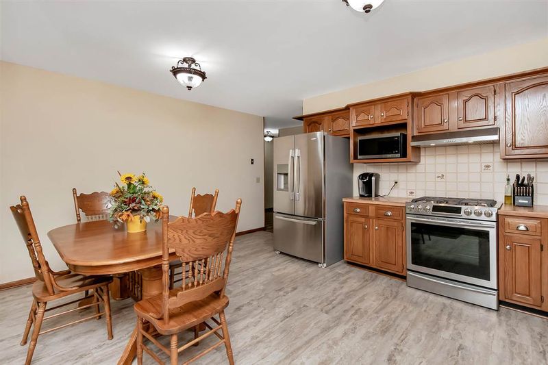 9 Son Ct, Valley Center, KS 67147