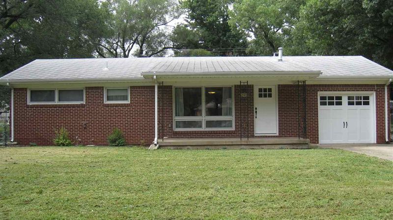 707 N Charles St, Mulvane, KS 67110