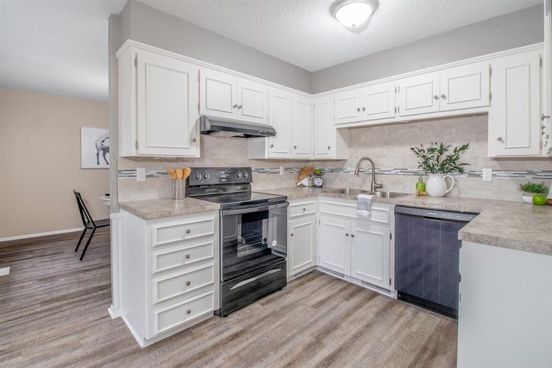 8518 E Limerick Ln, Wichita, KS 67206