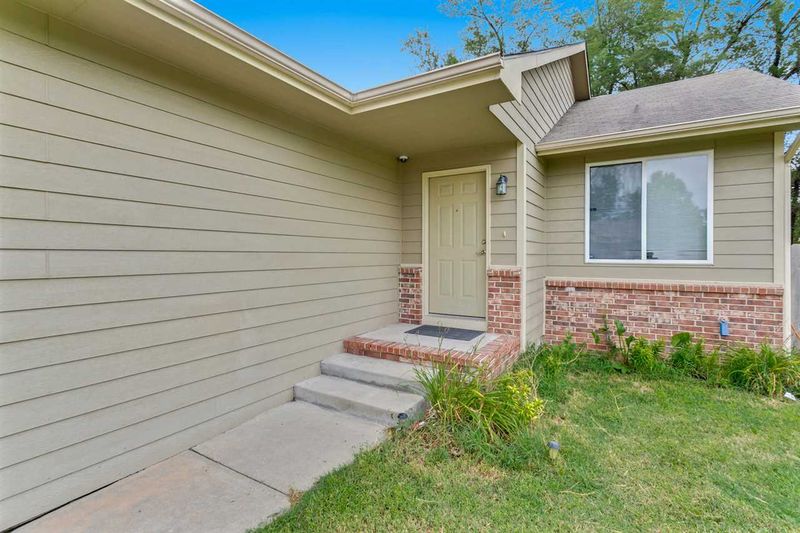 615 W Wayne Cir, Wichita, KS 67217
