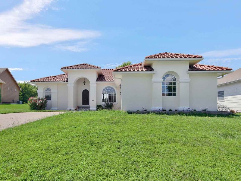 1233 S Arbor Meadows St, Derby, KS 67037