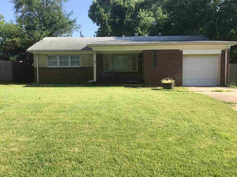 7515 E Watson Ln, Wichita, KS 67207