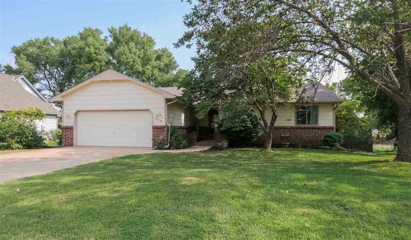 718 S Whippoorwill Rd, Derby, KS 67037