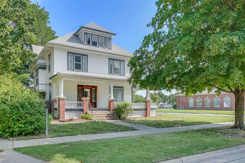 224 E 1st St, Newton, KS 67114