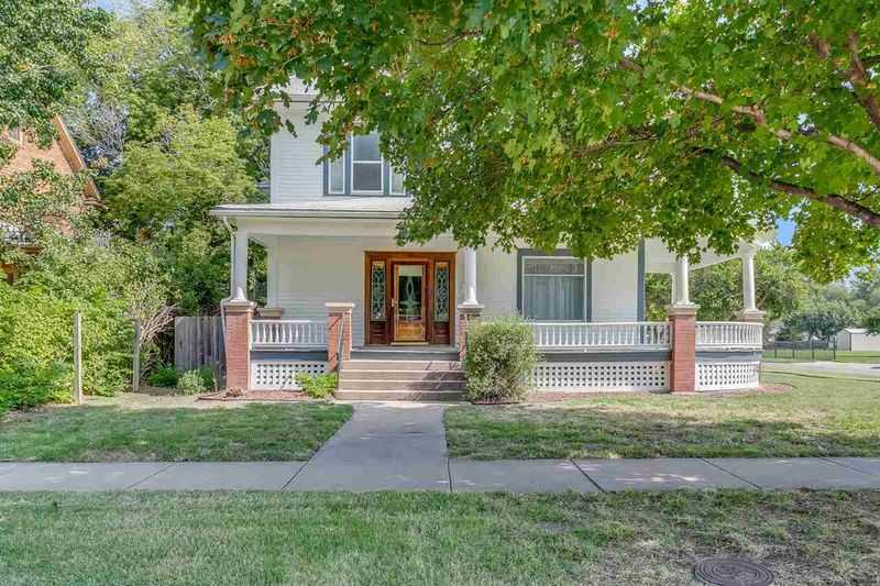 224 E 1st St, Newton, KS 67114
