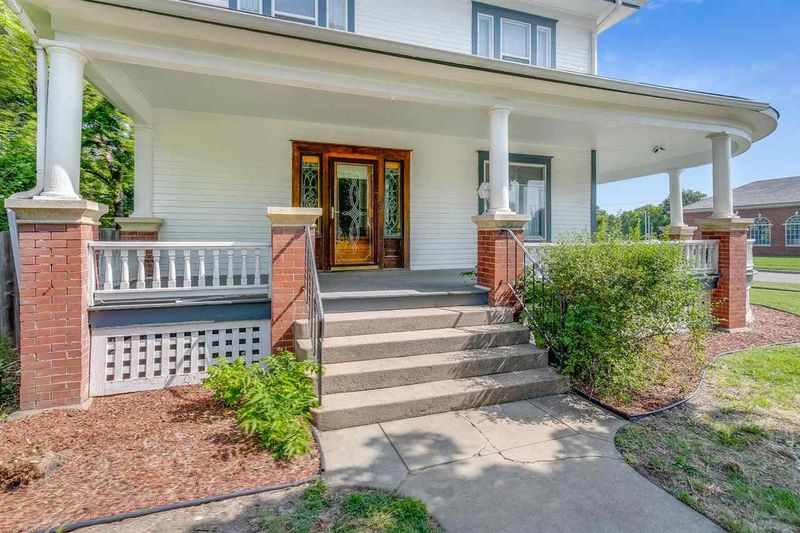 224 E 1st St, Newton, KS 67114