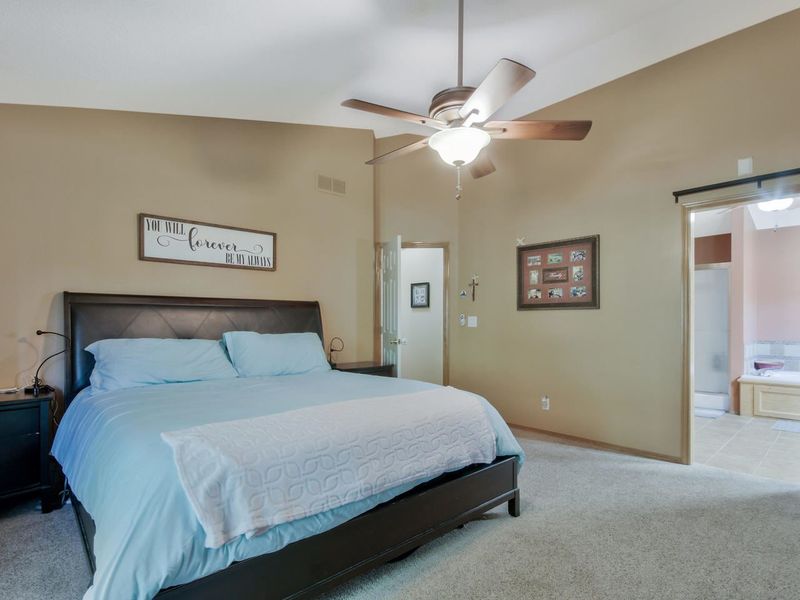 9427 E Pebblebrook Ct, Wichita, KS 67207