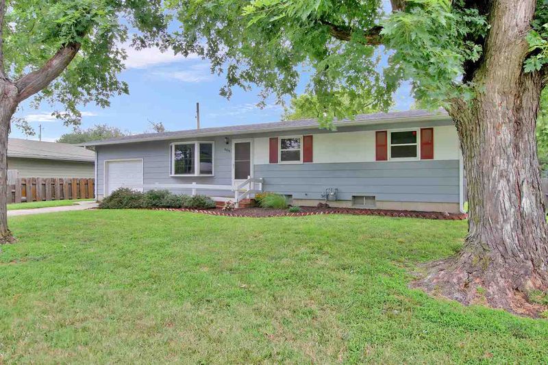 804 Mclain Ave, Newton, KS 67114