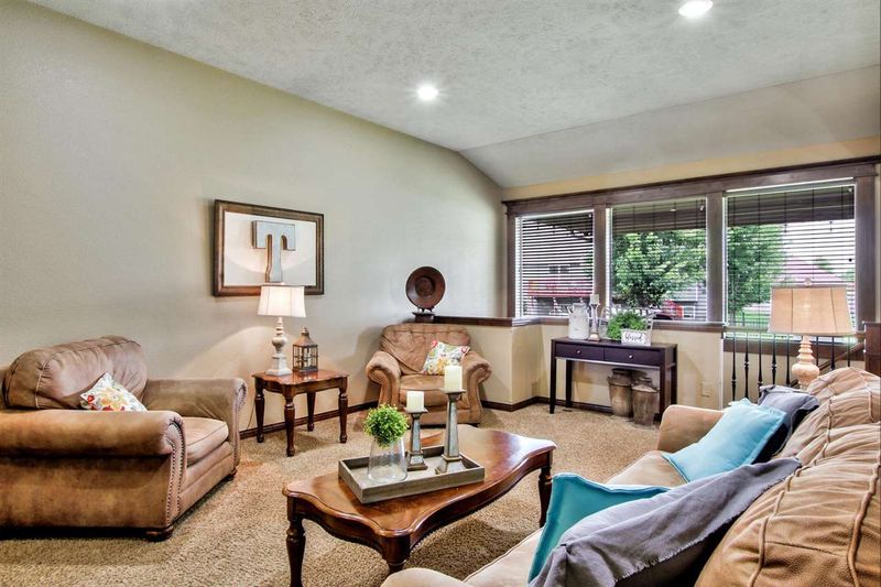 516 Stone Lake Dr, Augusta, KS 67010