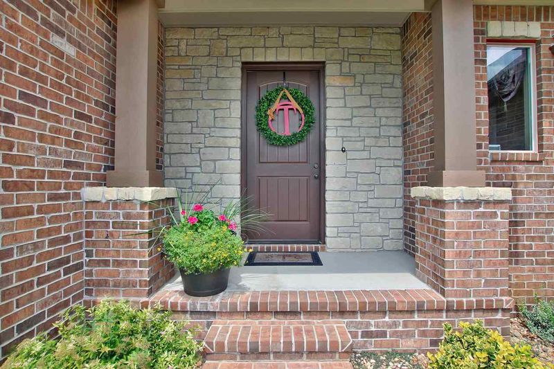 516 Stone Lake Dr, Augusta, KS 67010