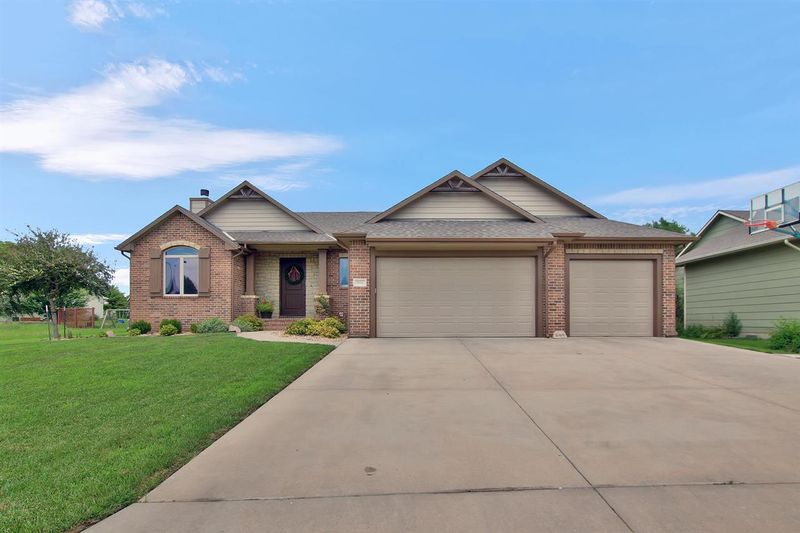 516 Stone Lake Dr, Augusta, KS 67010