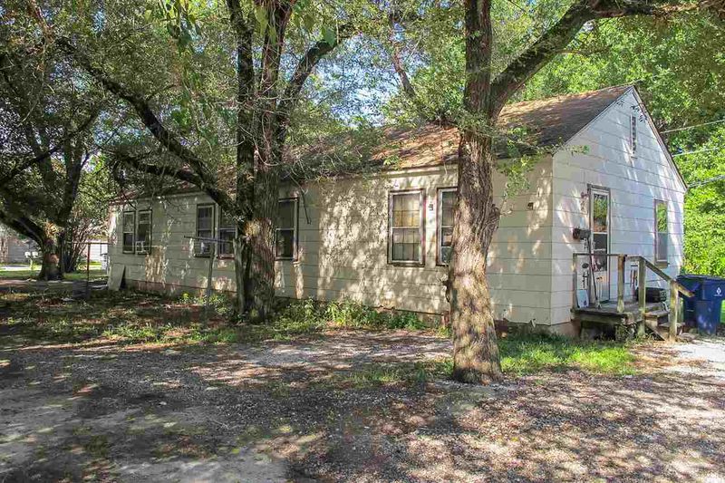 4142 E Menlo Dr, Wichita, KS 67218