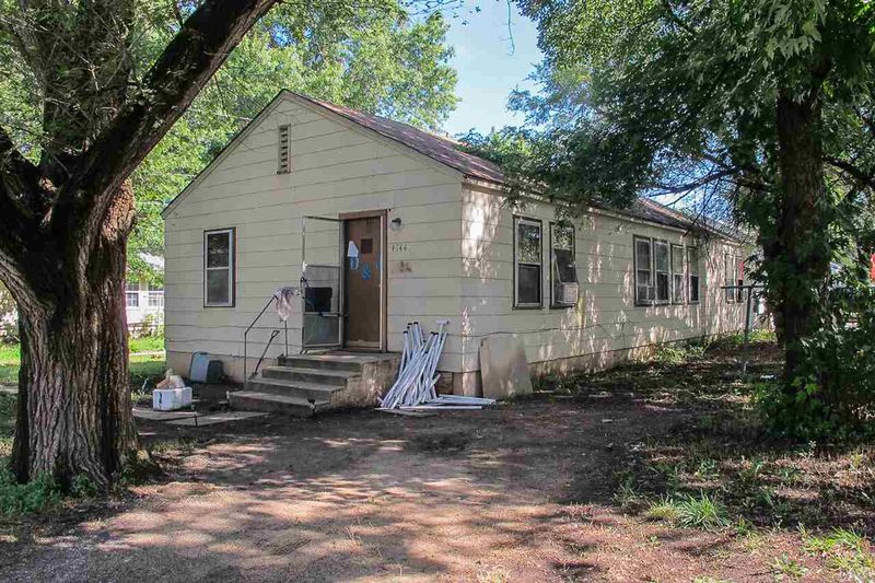 4142 E Menlo Dr, Wichita, KS 67218