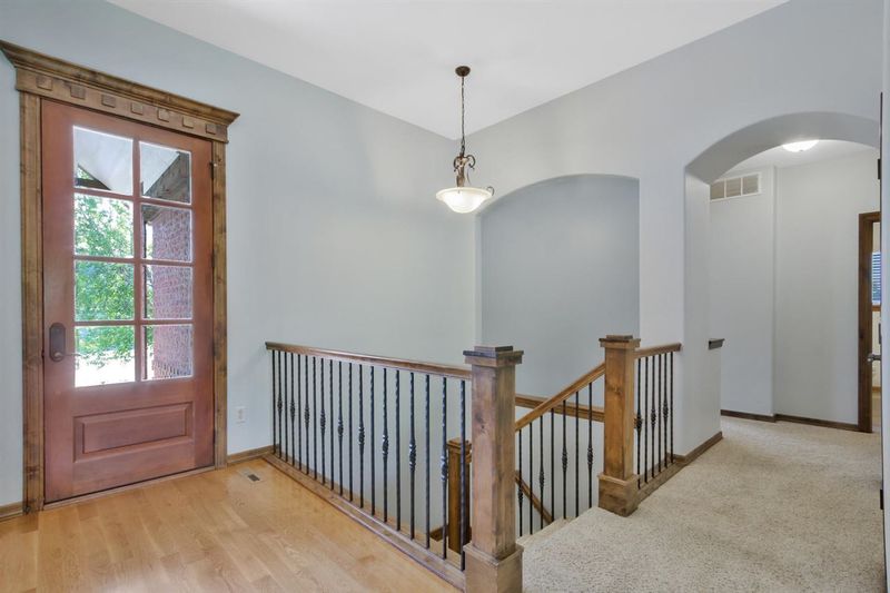 2215 N Stonegate Cir, Andover, KS 67002