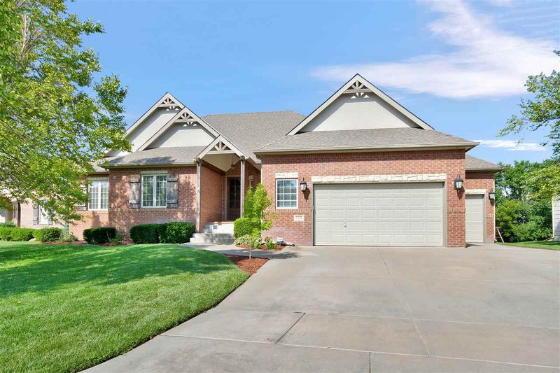 2215 N Stonegate Cir, Andover, KS 67002