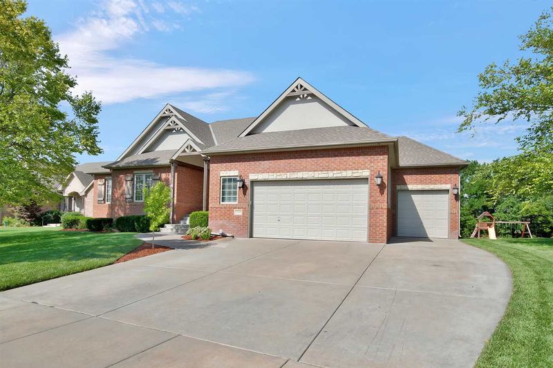 2215 N Stonegate Cir, Andover, KS 67002