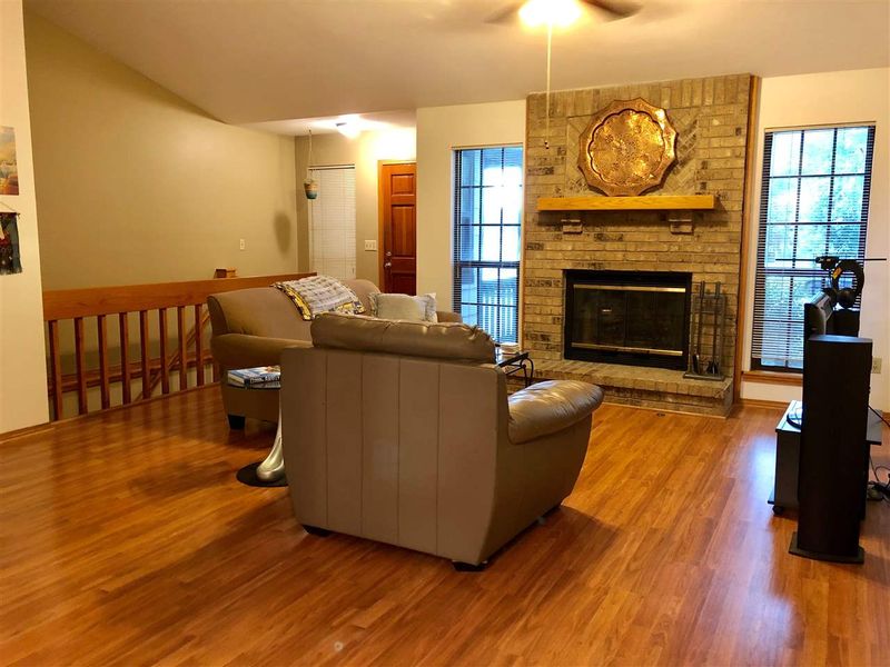4646 N Hedgerow, Bel Aire, KS 67220