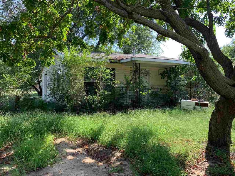 5601 W Franklin, Wichita, KS 67212