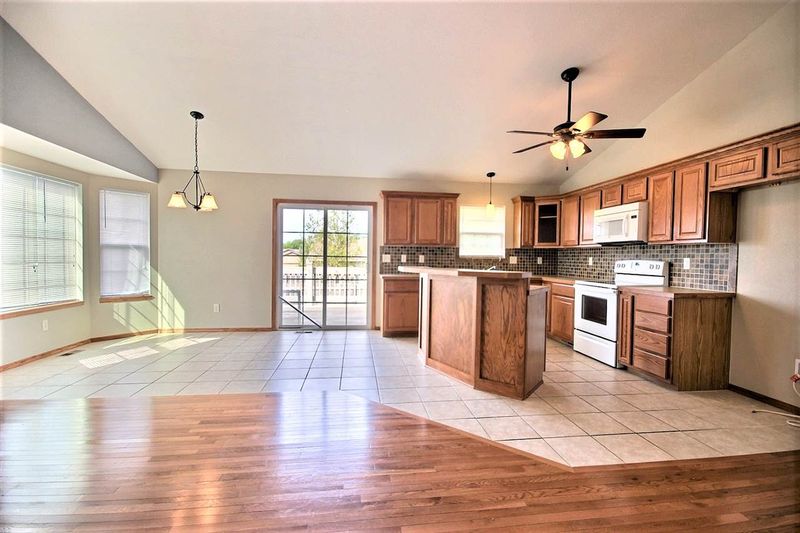 805 S Hedgewood, Andover, KS 67002