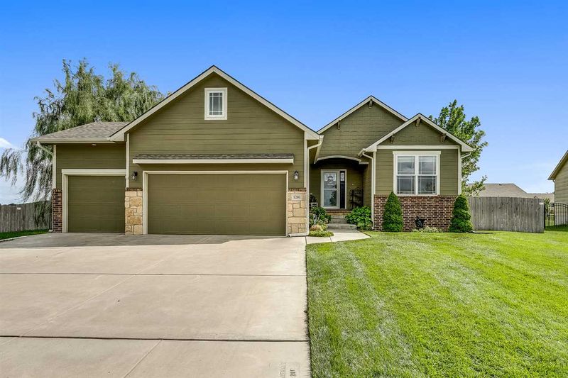 1201 N Pine St, Goddard, KS 67052