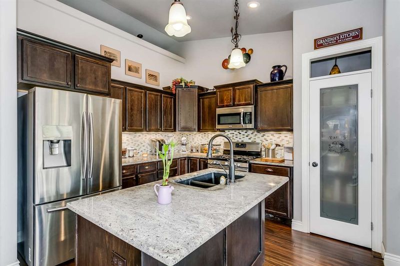 1201 N Pine St, Goddard, KS 67052