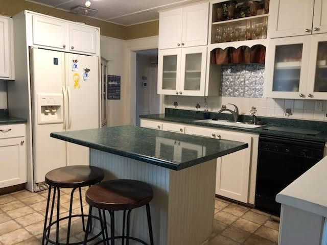 810 E Broadway St, Newton, KS 67114