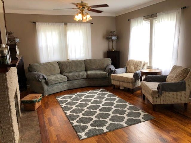 810 E Broadway St, Newton, KS 67114