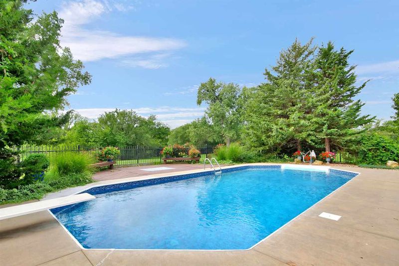 14701 E Willowbend Cir, Wichita, KS 67230