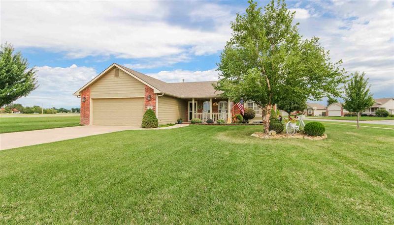 2618 E Keys Dr, Derby, KS 67037