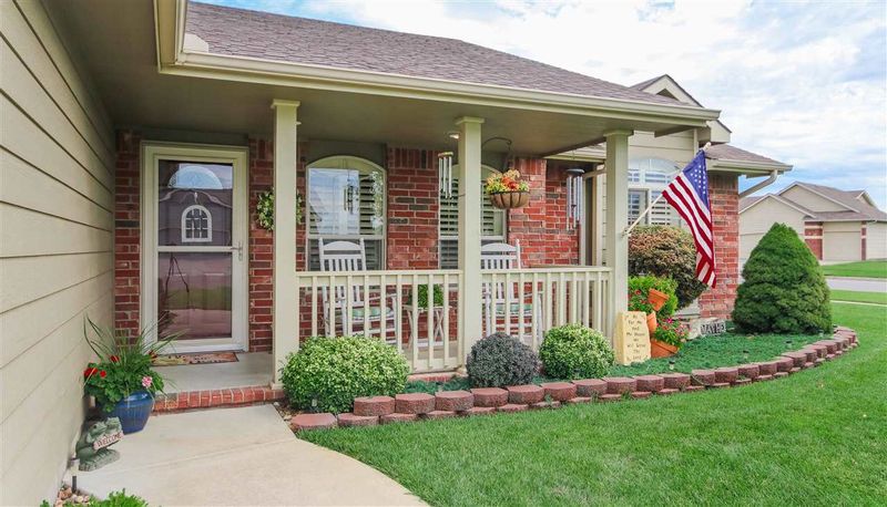 2618 E Keys Dr, Derby, KS 67037