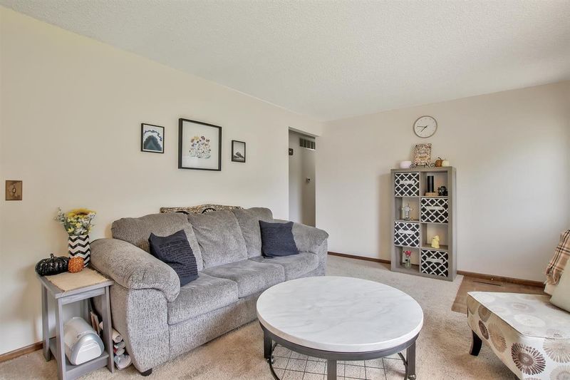 800 W 17th St, Newton, KS 67114