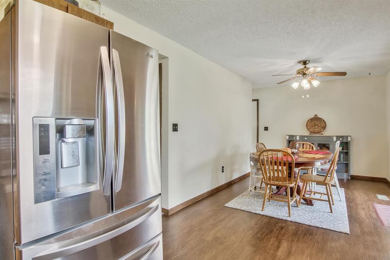 800 W 17th St, Newton, KS 67114