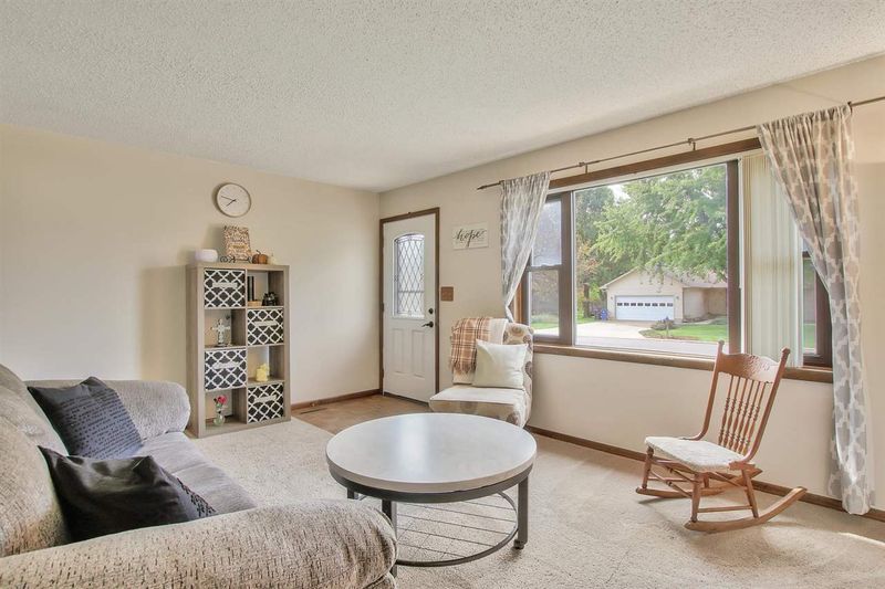 800 W 17th St, Newton, KS 67114