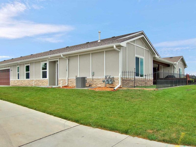 2418 E Madison Ave #1001, Derby, KS 67037