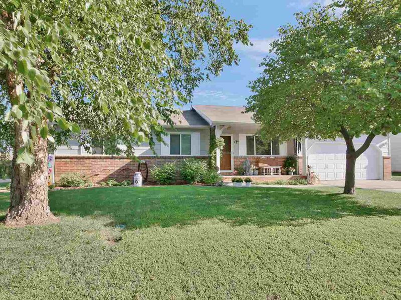 24 E Woodland Dr, Augusta, KS 67010