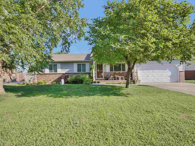 24 E Woodland Dr, Augusta, KS 67010
