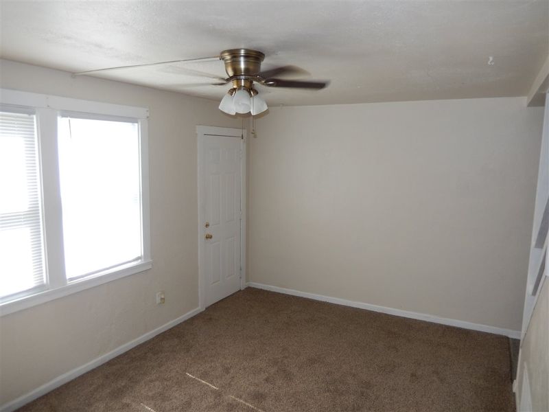 1324 S Pershing Ave, Wichita, KS 67218