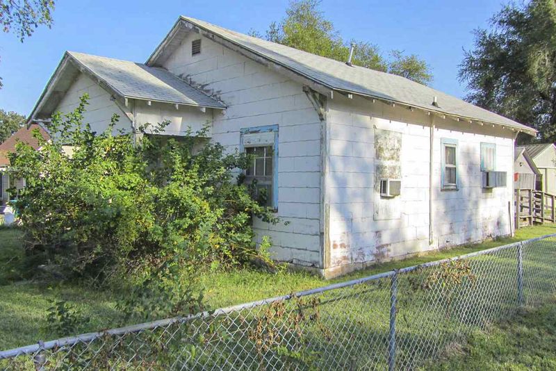 901 E 3rd Ave, Hutchinson, KS 67501