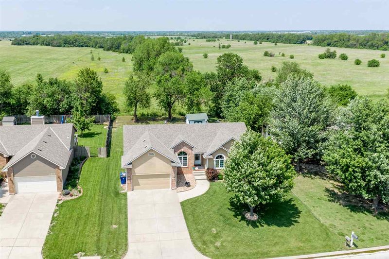 5302 E 49th St N, Bel Aire, KS 67220