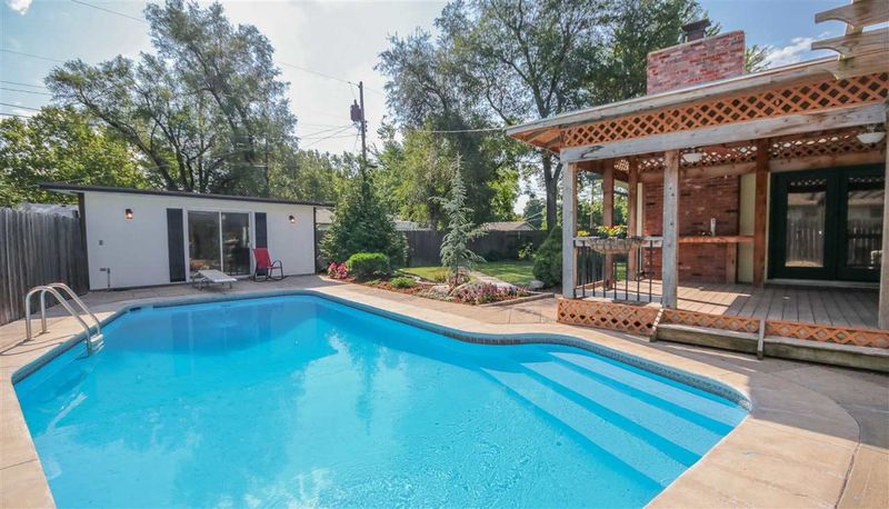 408 Alice Ave, Newton, KS 67114