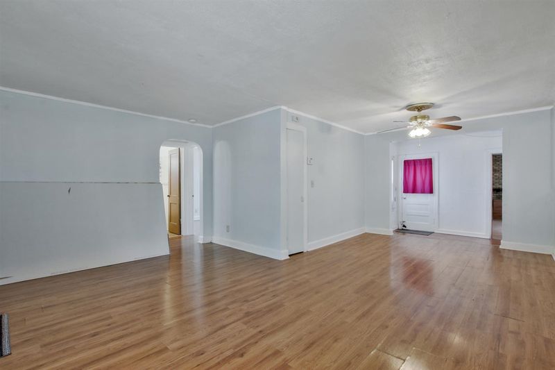 912 N Pershing Ave, Wichita, KS 67208